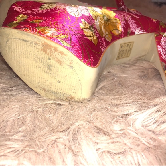 Shoe - Picture 4 of 5